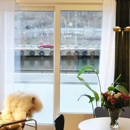 Cozy By The Fjord In Modern *