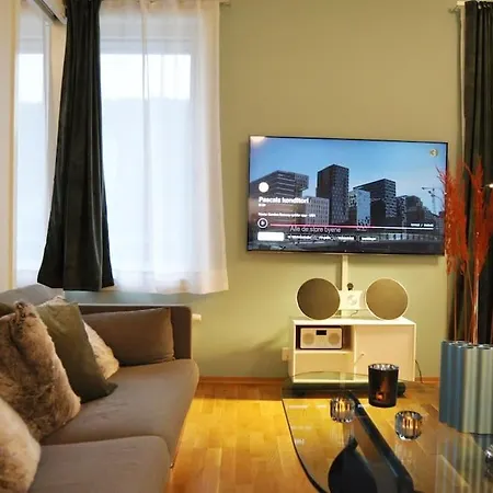 Cozy By The Fjord In Modern Apartment